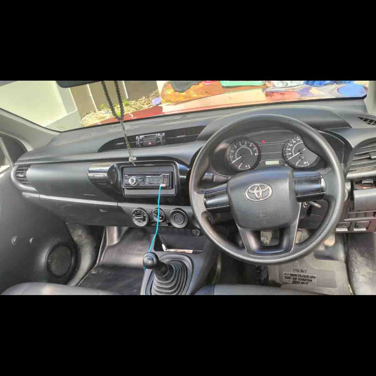 HILUX S-CAB 2.0 MT - DE 8352 BA 4