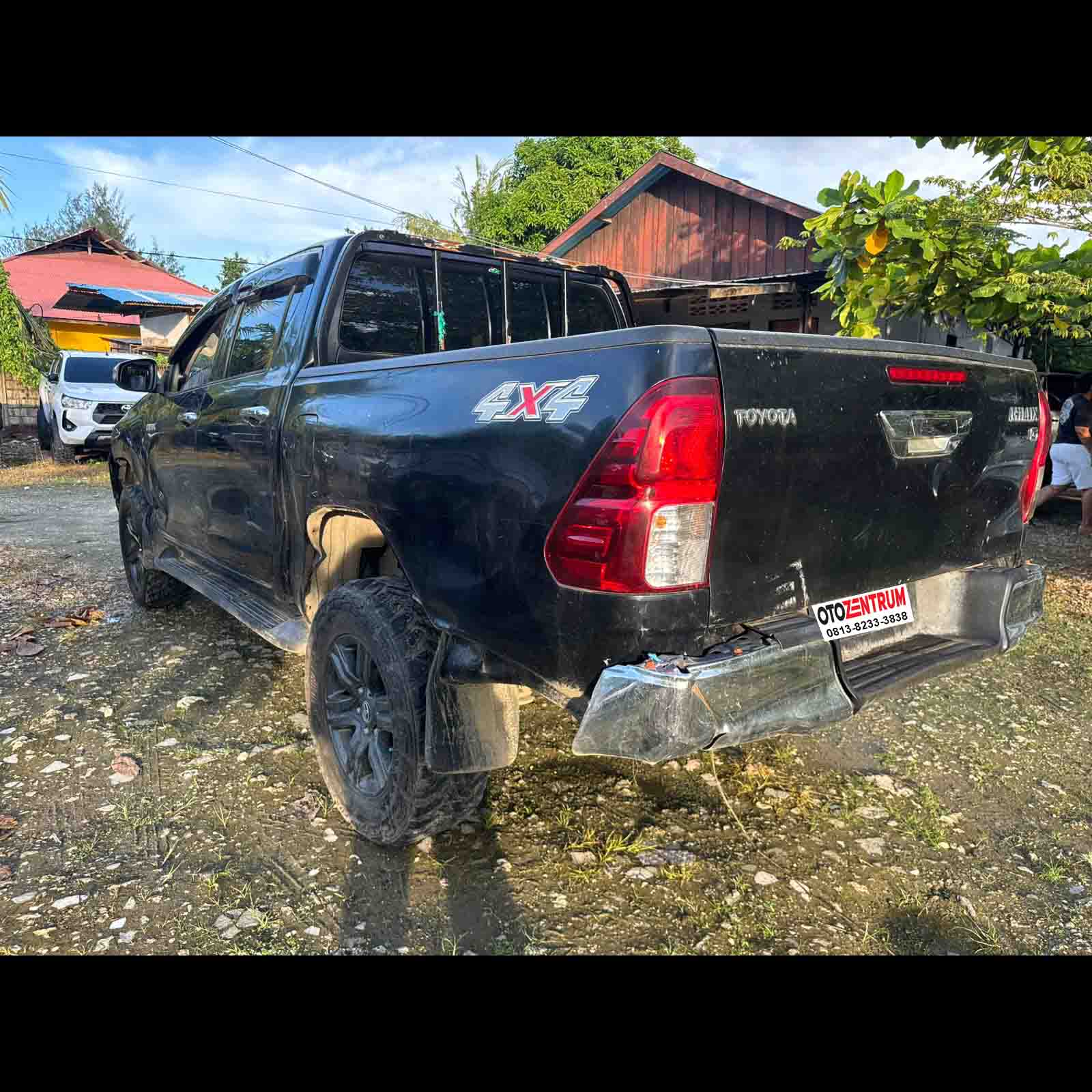 HILUX D-CAB 2.4 G M/T - PA 8103 AR 2