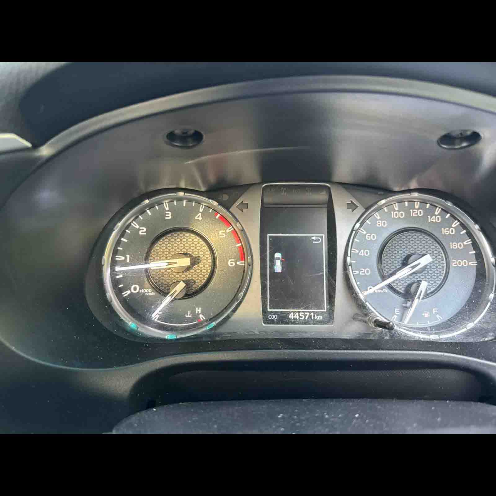HILUX D-CAB 2.4 G M/T - PA 8103 AR 5