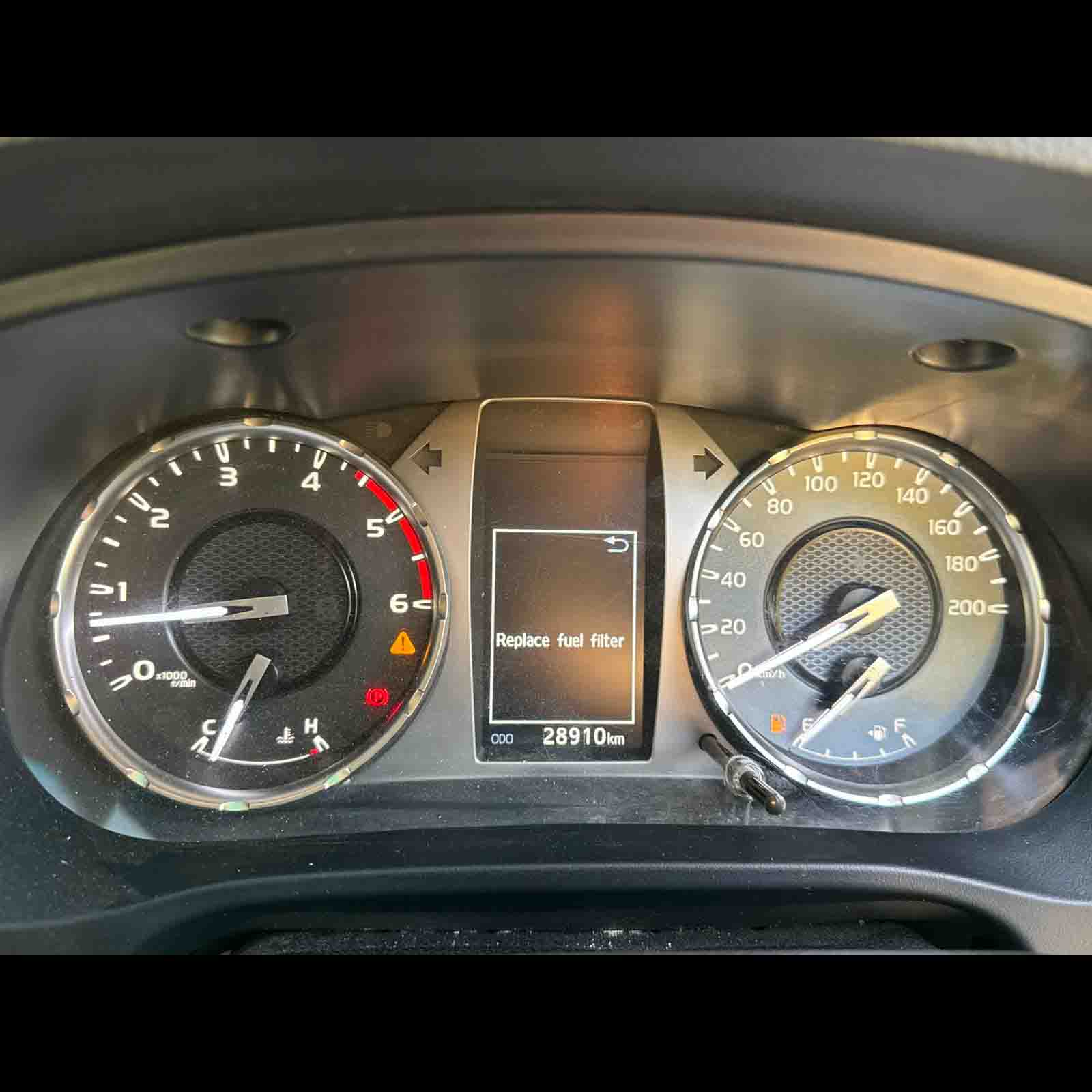 HILUX D-CAB 2.4 G M/T - PA 8617 JB 5