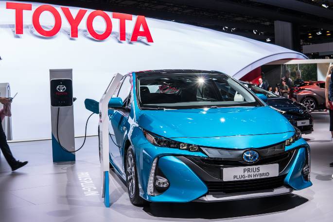 Spek Prius Hybrid Terbaru di Indonesia: Mobil yang Susah Diajak Boros